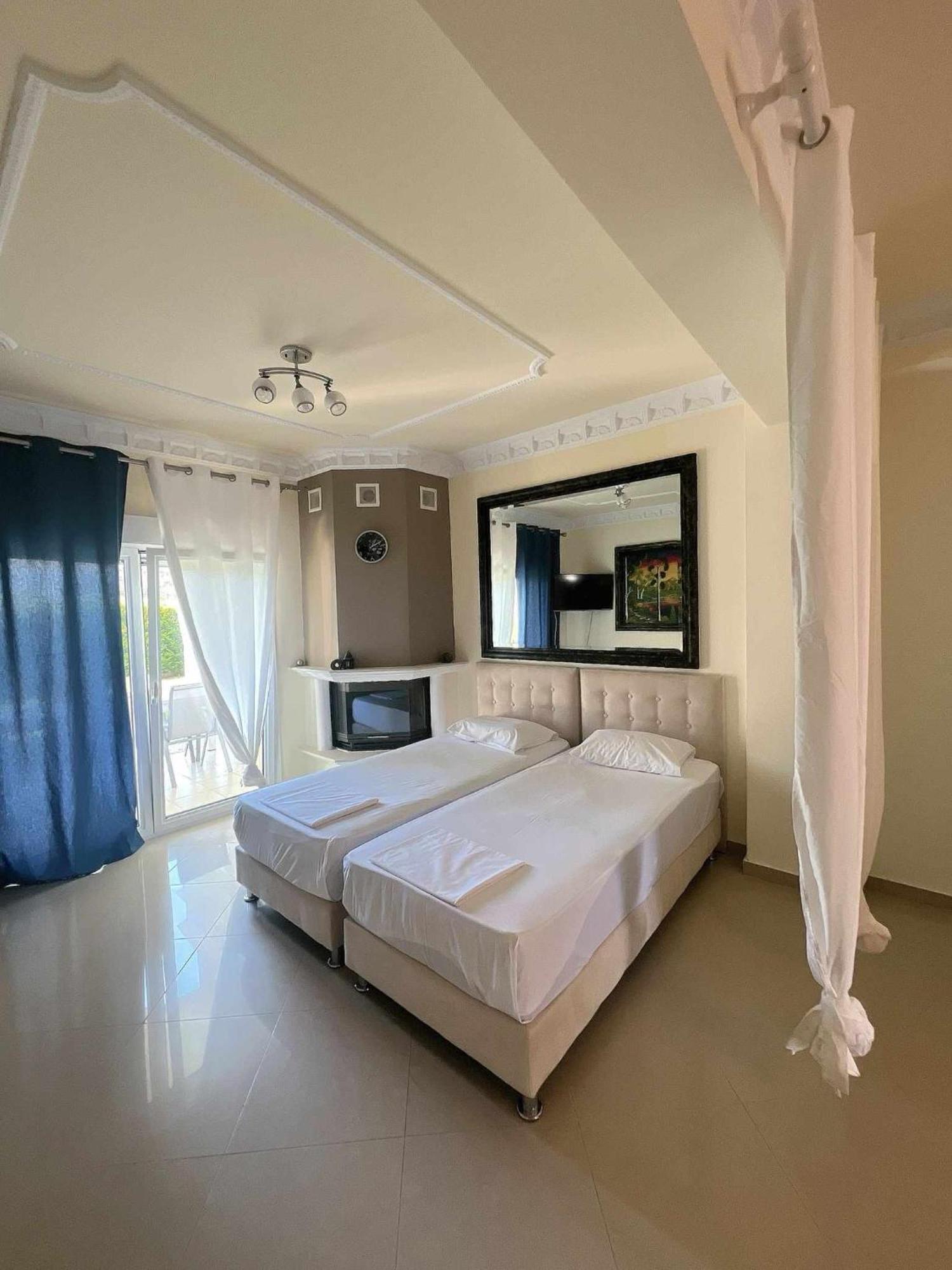 Apartments Alexandros Полихроно Екстериор снимка